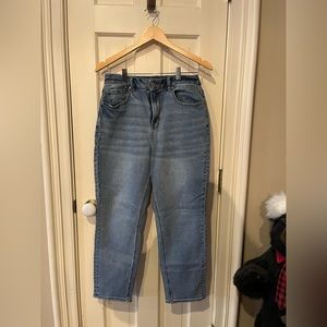 NWOT American Eagle High Waist Stretch Mom Jeans Light Wash SHORT Size 8